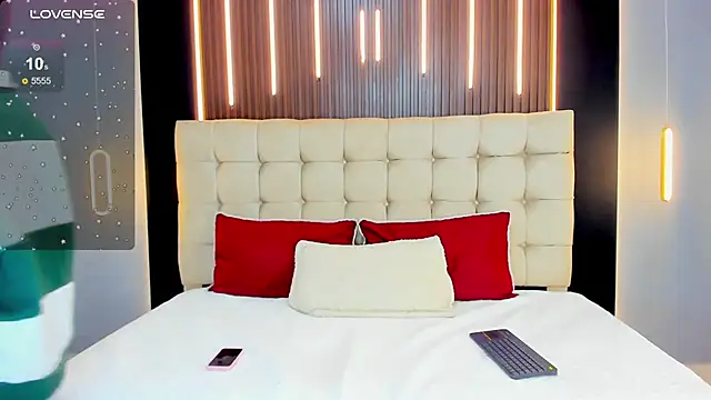 Zoee cute  online show from March 5, 1:18 pm