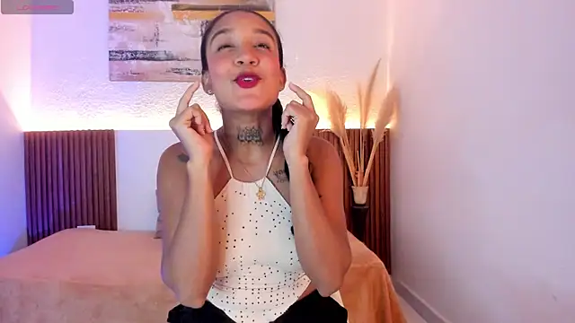 Snapshot of Tiana_Glow2 chatting on July 25, 10:29 pm Tiana Glow2 online show from July 25, 10:29 pm