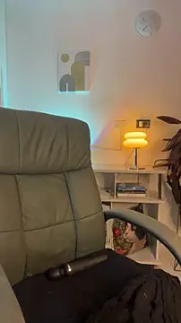 Snapshot of Ginaaa_ chatting on April 9, 12:32 am Ginaaa online show from April 9, 12:32 am