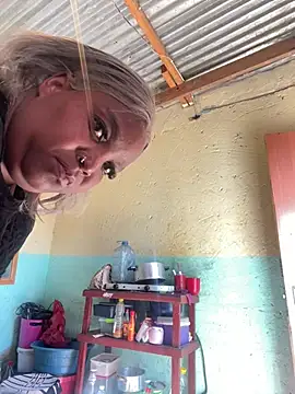 Snapshot of friendlybitch22 chatting on June 7, 9:13 am friendlybitch22 online show from June 7, 9:13 am