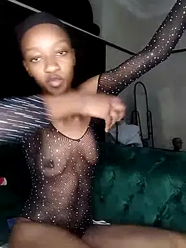 Snapshot of Latoya01 chatting on April 18, 6:23 pm Latoya01 online show from April 18, 6:23 pm
