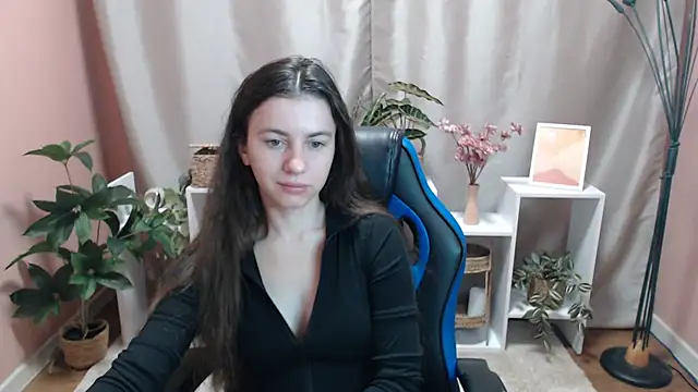 MistyBree online show from May 4, 8:10 am