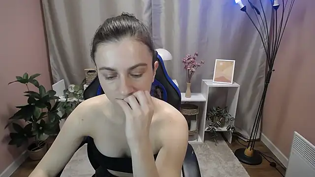MistyBree online show from June 25, 8:08 am