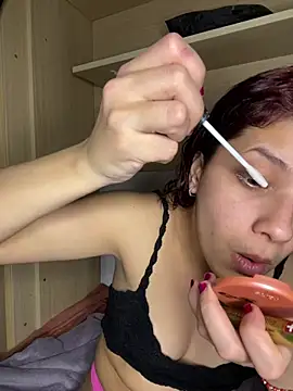 Snapshot of MommySexxy23 chatting on March 24, 7:52 pm MommySexxy23 online show from March 24, 7:52 pm