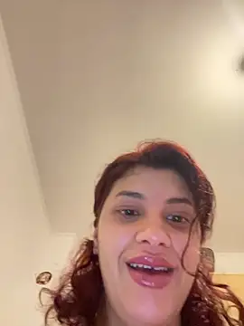 Snapshot of MommySexxy23 chatting on April 2, 5:43 pm MommySexxy23 online show from April 2, 5:43 pm