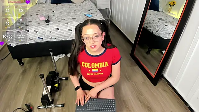Snapshot of EvaMark_ chatting on June 18, 11:36 am EvaMark online show from June 18, 11:36 am