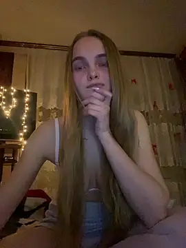 Snapshot of LunaVey chatting on April 14, 5:52 pm LunaVey online show from April 14, 5:52 pm