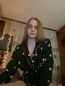 LunaVey online show from June 18, 6:23 pm