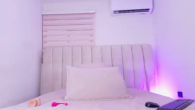 sofi velezz online show from March 3, 12:11 pm