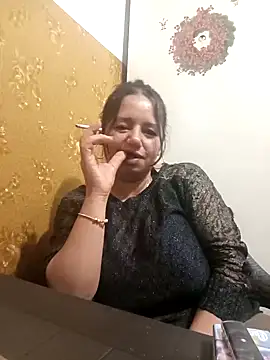 Snapshot of roxana_e43 chatting on April 18, 9:15 pm roxana e43 online show from April 18, 9:15 pm