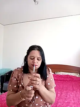 Snapshot of roxana_e43 chatting on April 20, 11:57 am roxana e43 online show from April 20, 11:57 am