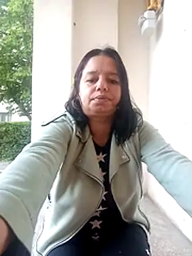 Snapshot of roxana_e43 chatting on April 21, 4:30 am roxana e43 online show from April 21, 4:30 am