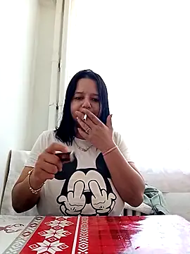 Snapshot of roxana_e43 chatting on April 28, 9:47 am roxana e43 online show from April 28, 9:47 am