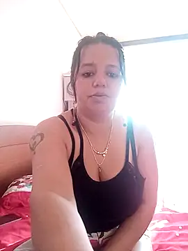 Snapshot of roxana_e43 chatting on May 1, 3:27 pm roxana e43 online show from May 1, 3:27 pm