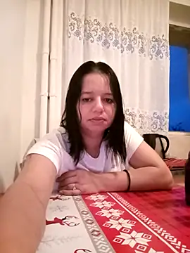 Snapshot of roxana_e43 chatting on May 10, 6:02 pm roxana e43 online show from May 10, 6:02 pm