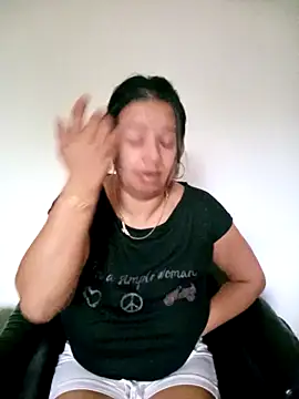 Snapshot of roxana_e43 chatting on May 17, 4:54 am roxana e43 online show from May 17, 4:54 am