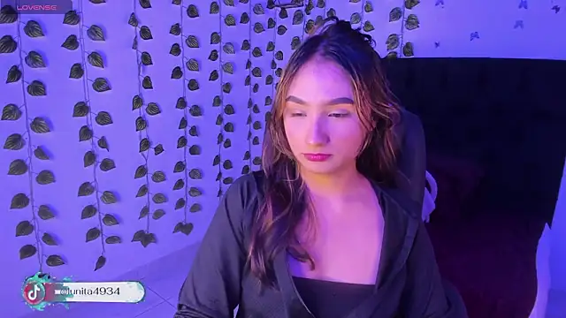 charlotte keyss online show from March 10, 7:24 am