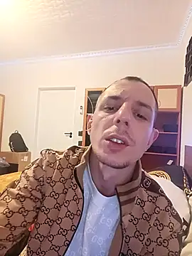 Hugo1993 online show from April 2, 9:18 am