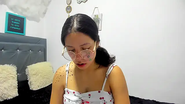 Snapshot of Miranda-cambell chatting on June 26, 1:54 am Miranda-cambell online show from June 26, 1:54 am
