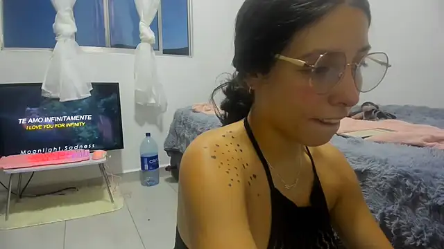 Snapshot of Miranda-cambell chatting on July 16, 11:44 pm Miranda-cambell online show from July 16, 11:44 pm