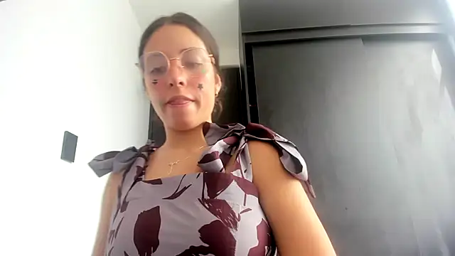 Snapshot of Miranda-cambell chatting on July 19, 8:23 pm Miranda-cambell online show from July 19, 8:23 pm