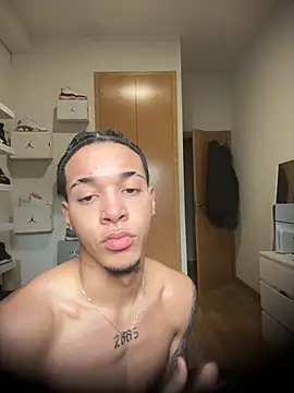 1lwkey online show from March 3, 1:28 pm