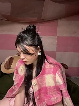 Annhiene online show from March 11, 3:29 pm