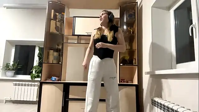 JoanieMochel online show from March 7, 3:53 pm