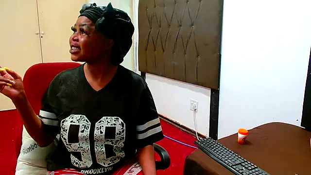 SpicyKittyxxx online show from March 15, 12:00 pm