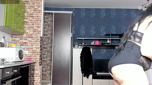 Lucky Milf online show from May 28, 11:18 am