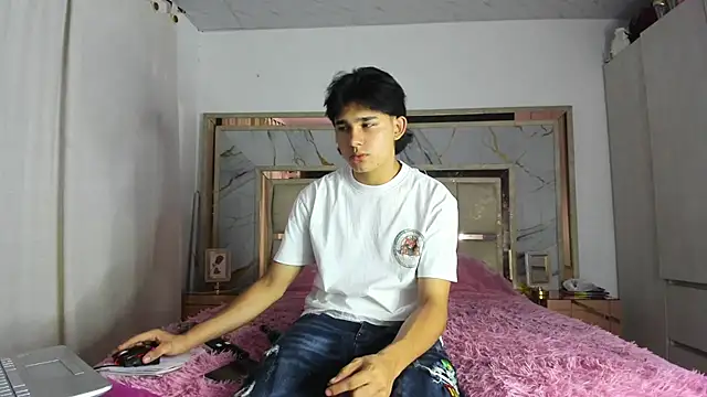 monky 0002 online show from March 18, 12:03 am