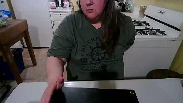 Snapshot of smalltowntrouble chatting on April 25, 2:58 am smalltowntrouble online show from April 25, 2:58 am