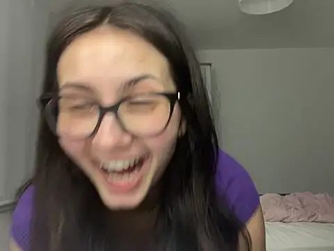 Snapshot of Ellamay06 chatting on April 15, 7:21 pm Ellamay06 online show from April 15, 7:21 pm