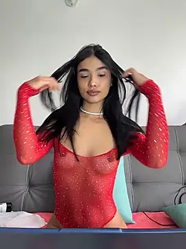 Bella Smithe online show from April 28, 3:39 pm