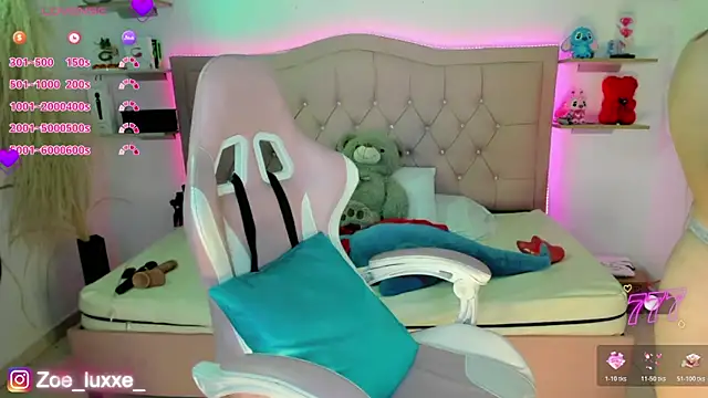 Snapshot of Zoe_Luxxe_ chatting on May 23, 9:08 pm Zoe Luxxe online show from May 23, 9:08 pm
