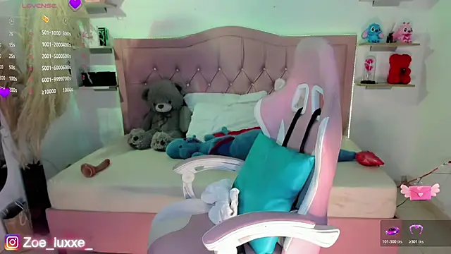 Snapshot of Zoe_Luxxe_ chatting on July 14, 9:09 pm Zoe Luxxe online show from July 14, 9:09 pm