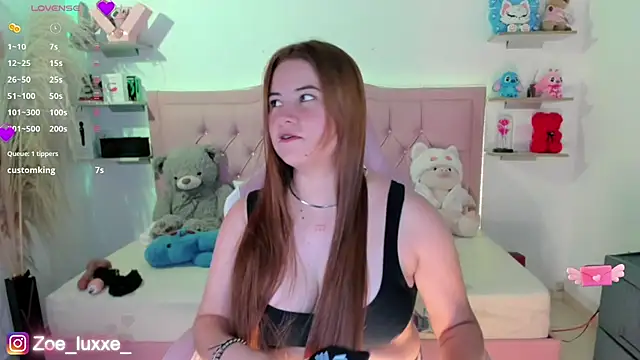 Snapshot of Zoe_Luxxe_ chatting on July 16, 9:10 pm Zoe Luxxe online show from July 16, 9:10 pm
