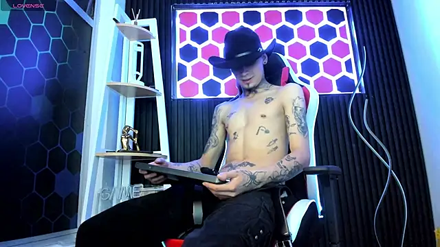 Max Hader  online show from March 13, 3:57 am