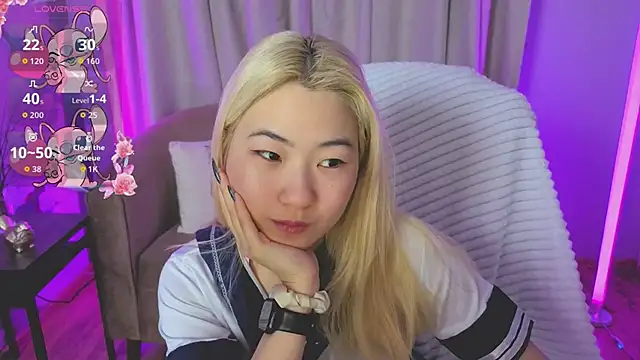 YunnaLuv online show from March 17, 1:10 am