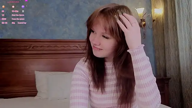 Snapshot of LeahAllsop chatting on June 1, 2:24 am LeahAllsop online show from June 1, 2:24 am