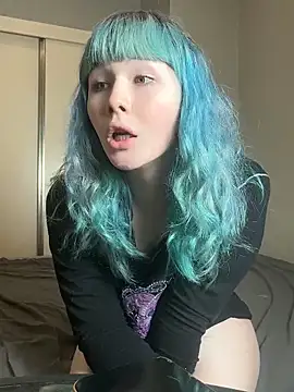 AlexaGudz online show from May 12, 9:01 pm