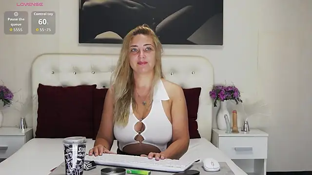 MellanieBliss online show from July 31, 4:45 am