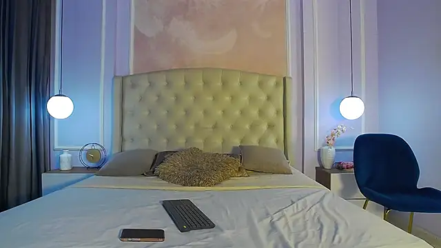 LiaTrainor online show from March 6, 12:45 pm