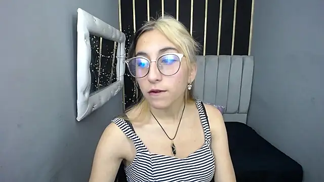 moon shut online show from March 6, 12:01 pm