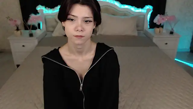 llittle-peachh online show from March 2, 5:42 pm