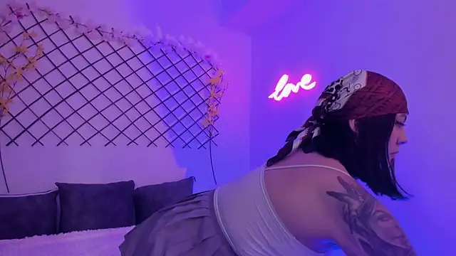 lola xxperience online show from March 6, 2:13 pm