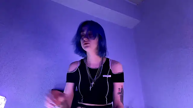 PeachyLuna online show from March 8, 5:39 pm