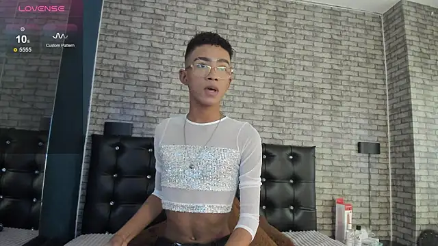 Snapshot of patrick_lovee chatting on April 4, 7:44 pm patrick lovee online show from April 4, 7:44 pm