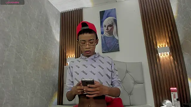 Snapshot of patrick_lovee chatting on May 8, 8:03 pm patrick lovee online show from May 8, 8:03 pm