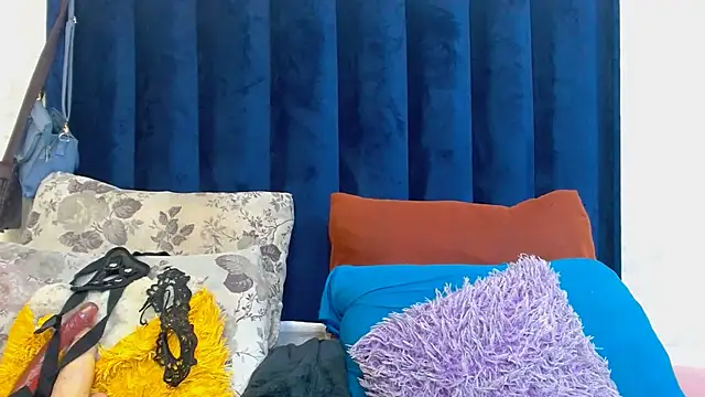 Snapshot of Nastyviola27 chatting on July 13, 8:33 pm Nastyviola27 online show from July 13, 8:33 pm